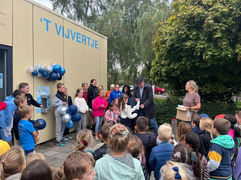 Opening Watertappunt De Kweekvijver door wethouder Taams