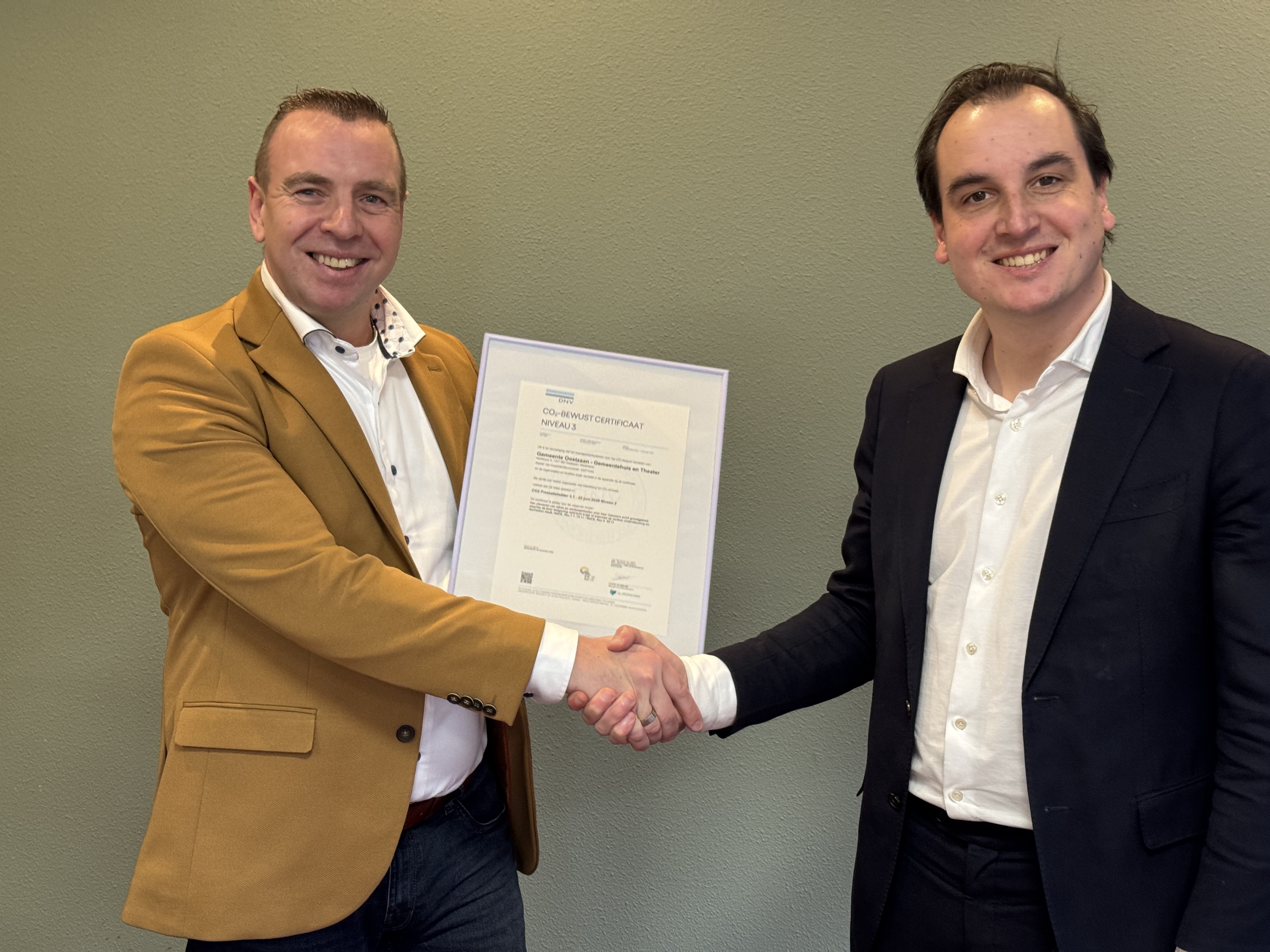 Wethouder Stijn Nijssen ontvangt certificaat CO2-Prestatieladder
