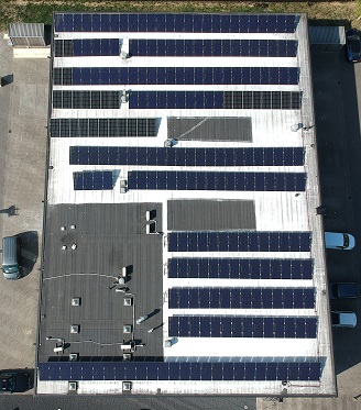 Foto zonnepanelen op dak van de Drukkerij
