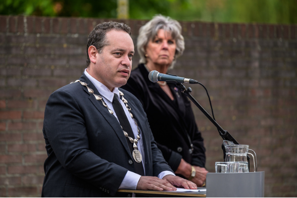 Marvin Polak spreekt tijdens dodenherdenking 4 mei 2026